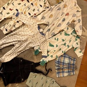 Lot of 45 gender neutral baby clothes, like new, sizes 0-12m